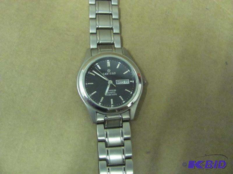 lot 11 image: This gently used Black SARTEGO Men...