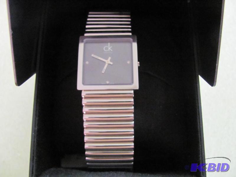 lot 6 image: This NEW (in original box and case)...
