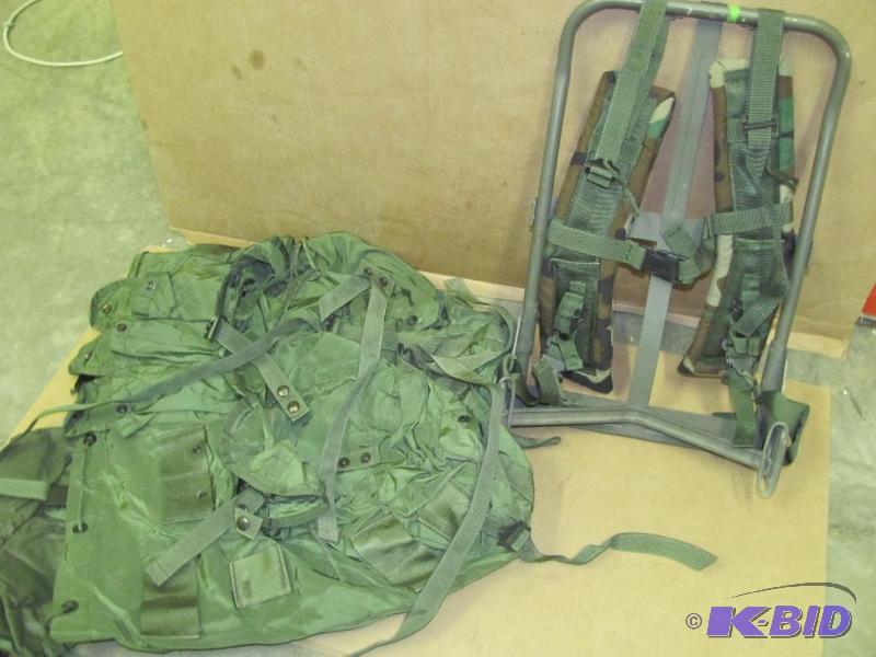 lot 80 image: This US Military Surplus Large Comb...