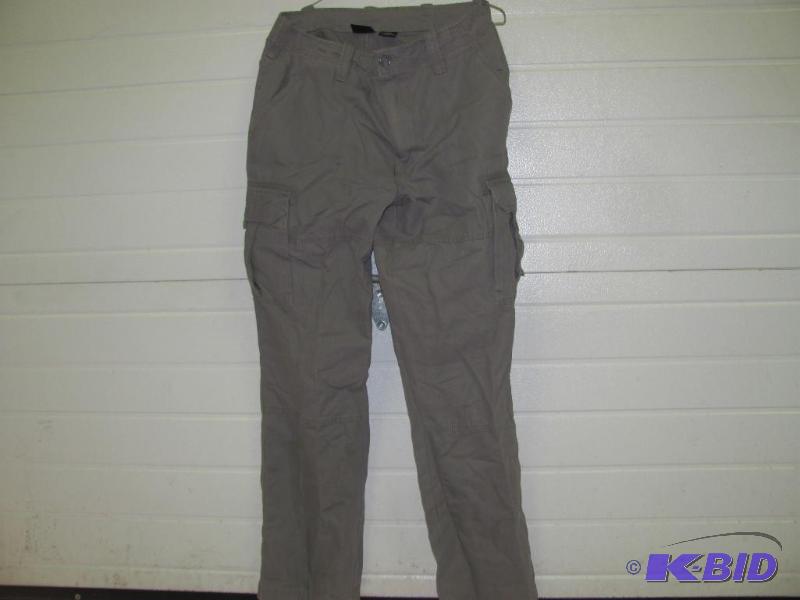 lot 95 image: NEW Pair of GUIDE GEAR Gray Outdoor...