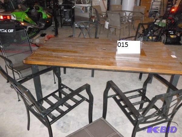 lot 15 image: Outdoor patio table set with 4 chai...