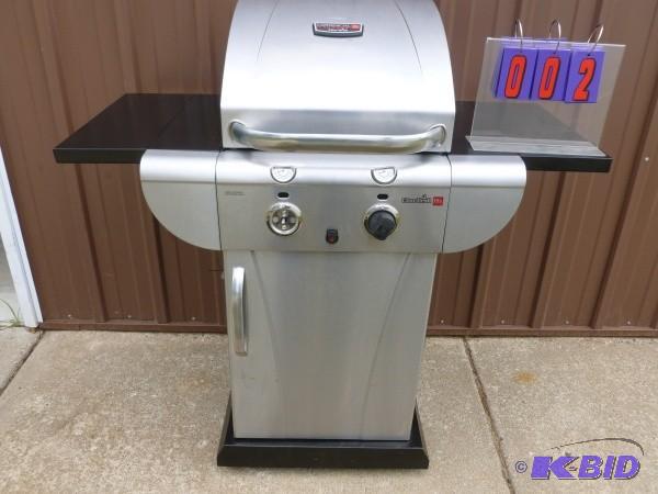 lot 2 image: Charbroil commercial true infared g...