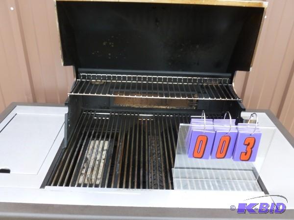lot 3 image: Kenmore elite gas grill. Dual fuel....