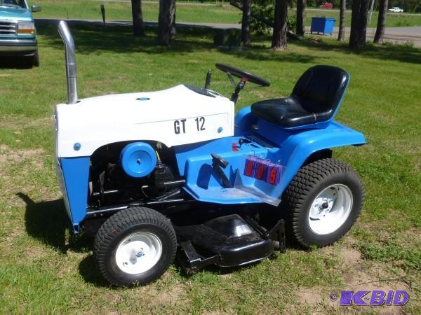 lot 5 image: Jacobsen gt12 lawn tractor. Manual ...