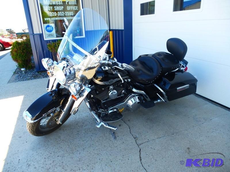 lot 1 image: 2003 Harley Davidson Road King Clas...