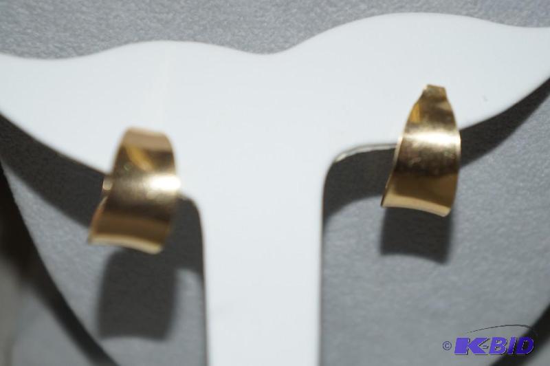 14 Karat Gold Tapered Hoop Earrings 2.3 Grams