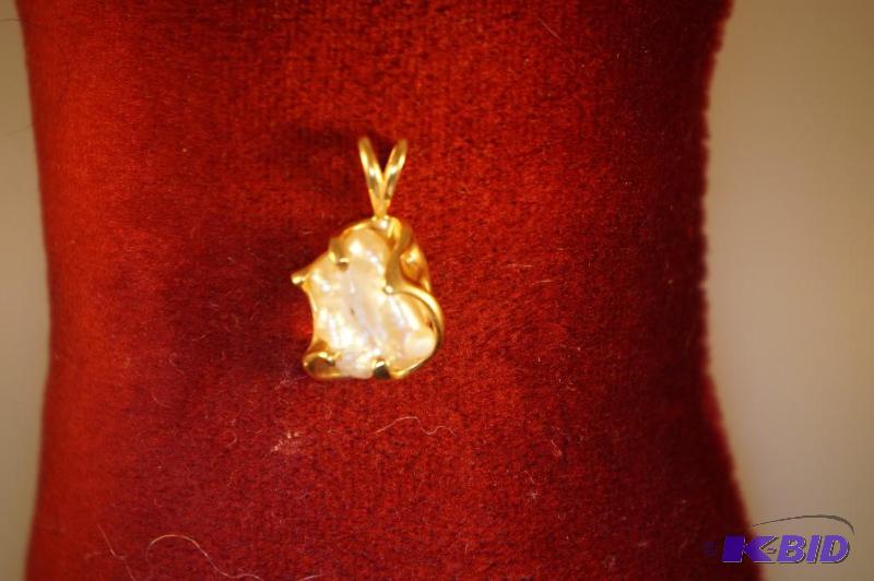 14 Karat Gold Freshwater Pearl Pendant 2.9 Grams