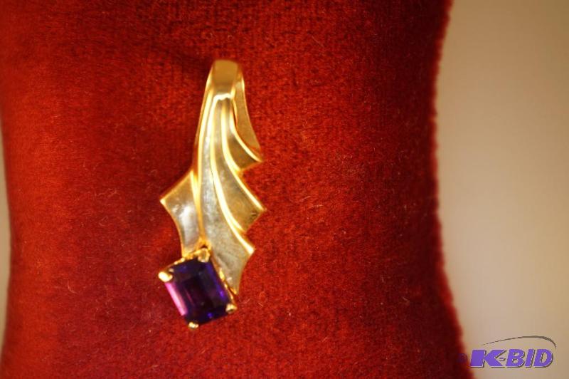 14 Karat Gold 9x7 mm Emerald Cut Amethyst Slide 6.2 Grams