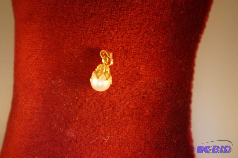 14 Karat Gold Cultured Pearl Pendant
