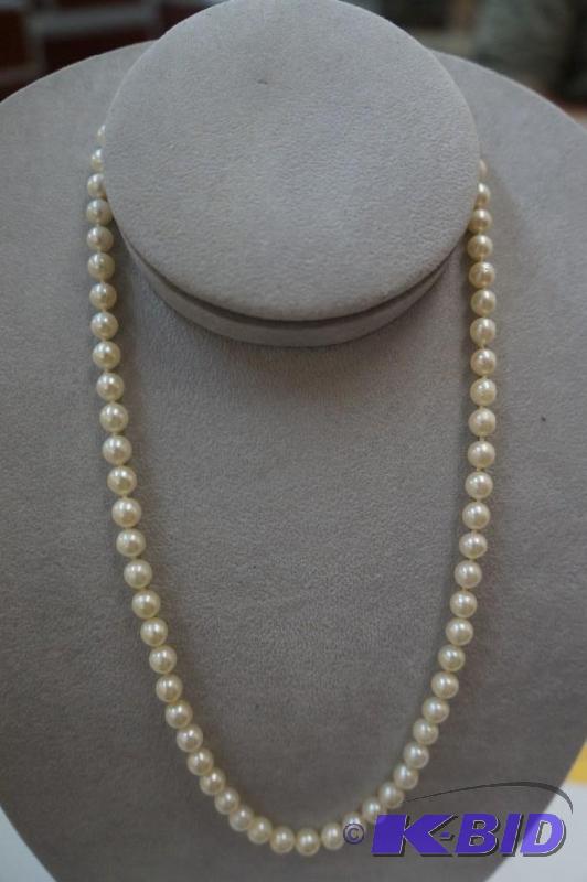 18 Cultured Pearl Strand