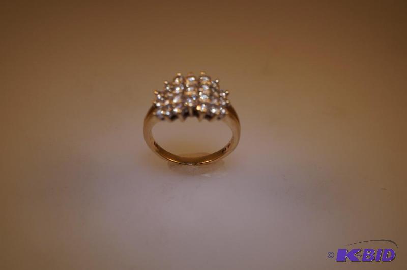 14 Karat Gold 1 Carat TW 25 Diamond Cluster Ring 3.9 grams