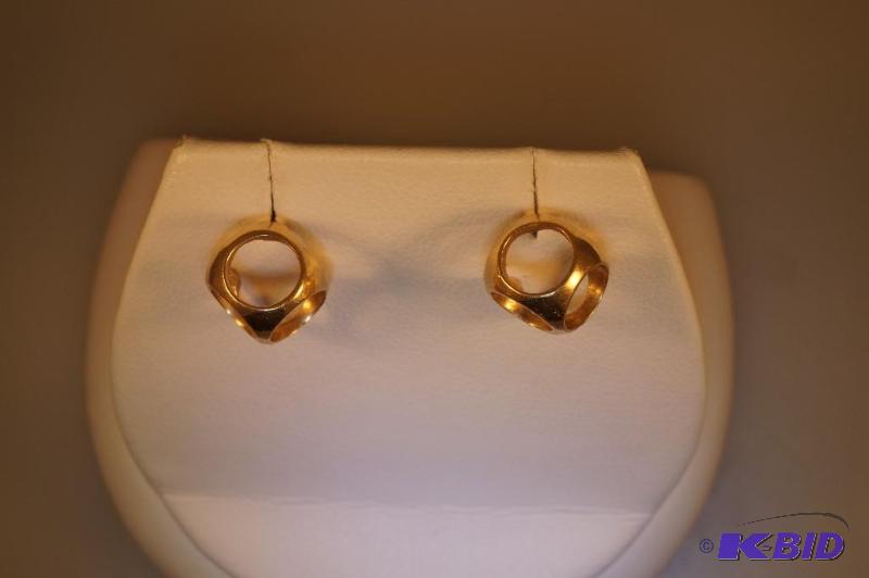 14 Karat Gold Cube Earrings 2.8 Grams
