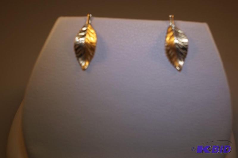 14 Karat Gold Leaf Earrings .7 Grams