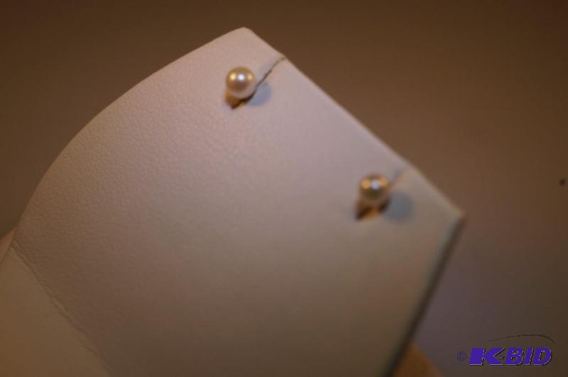 Small Pearl Stud Earrings