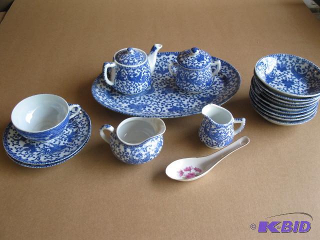 lot 12 image: Japanese set, 9 bowls, 2 plates, cu...