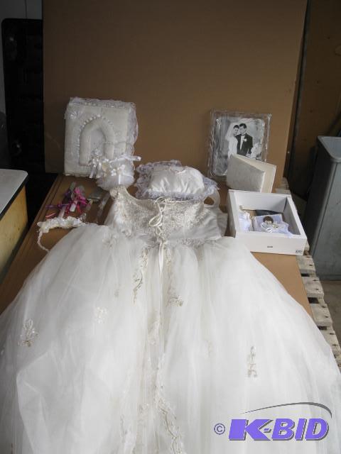 lot 21 image: Wedding lot, dress, guestbook, hair...