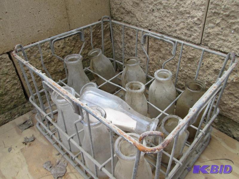 Metal milk crate with bottles 1x...