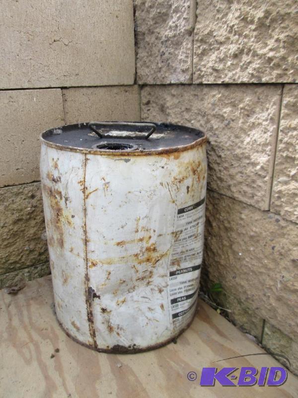 Vintage 5 gallon can, great for dec...