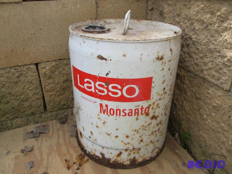 Vintage Monsanto Lasso can 2c...