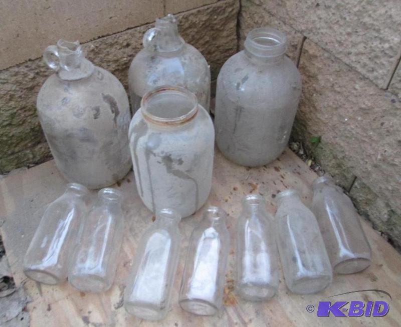 Lot of antique glass bottles 2v...