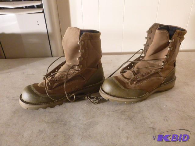 Vibram Boots Size 10.5 R...