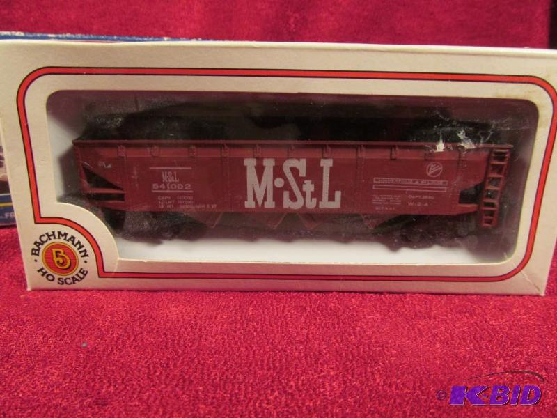 lot 60 image: Lot of 2 HO Scale Train Cars