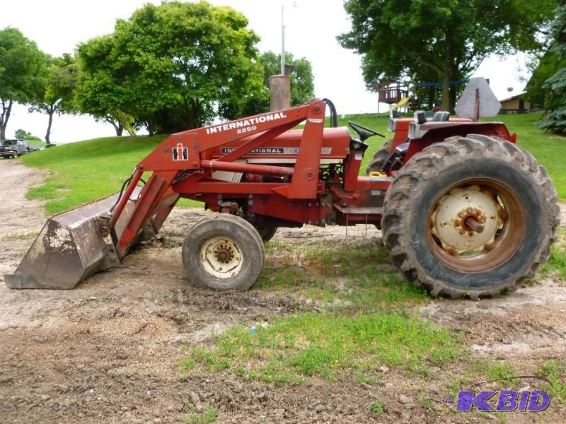 1973 International 574 Wide Front D...