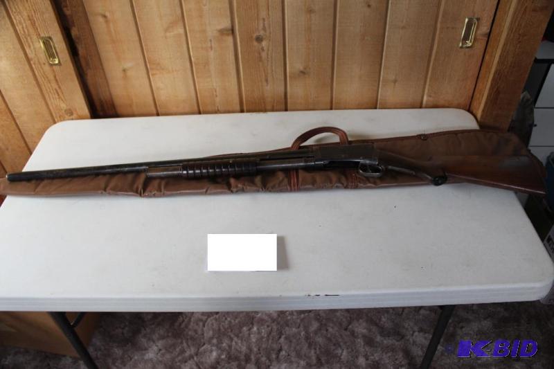lot 20 image: The Union Co, SN 4355 pump shotgun, old, som...