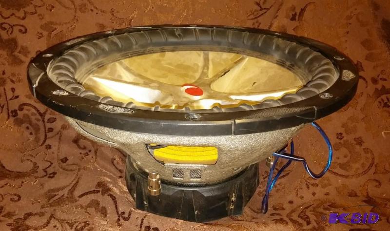 lot 105 image: Kicker Subwoofer...