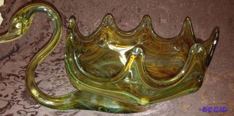 lot 113 image: Vintage Hand Blown Glass Swan Bowl,...