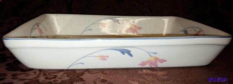 lot 115 image: genuine Bakeware rectangle baking d...