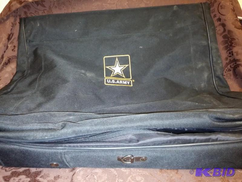 lot 132 image: Army Garment bag, heavy an in great...