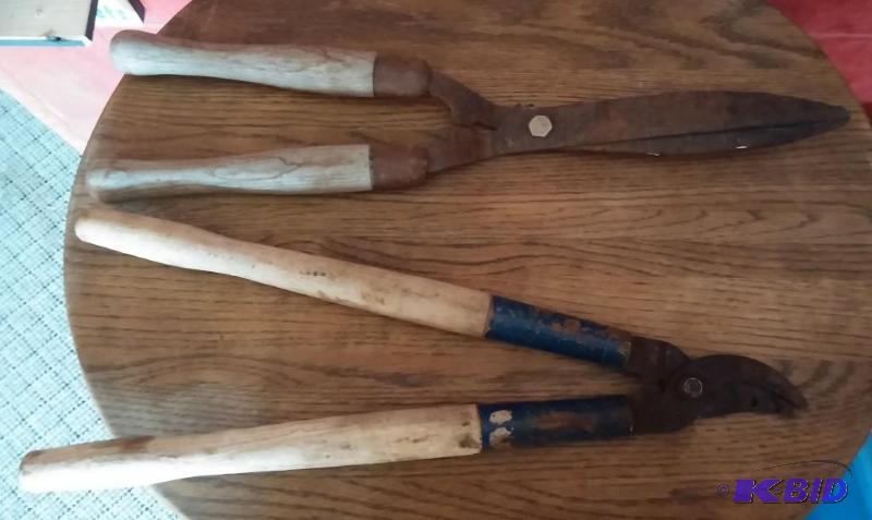 lot 134 image: Vintage tree trimmers...