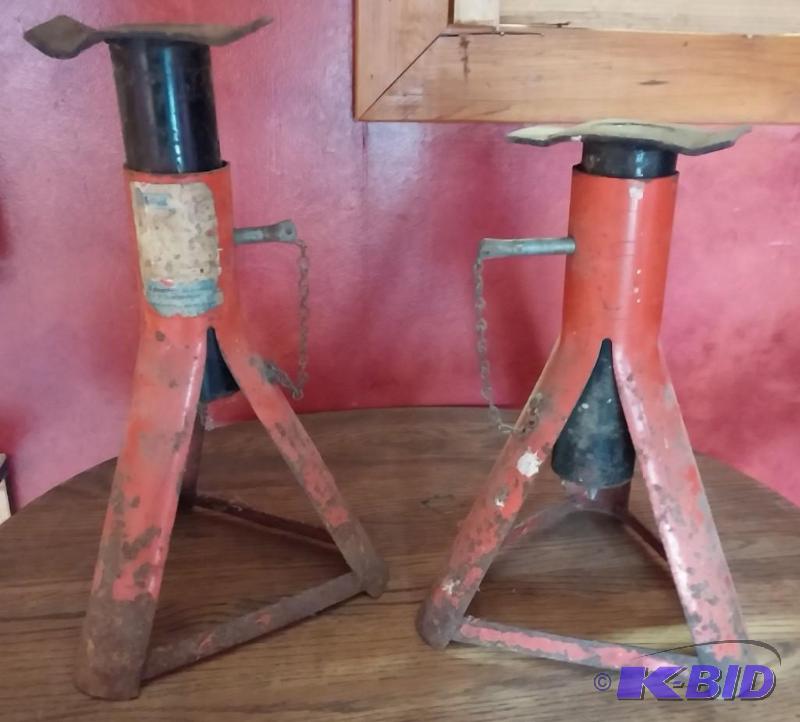 lot 17 image: Pair of trailer jacks...
