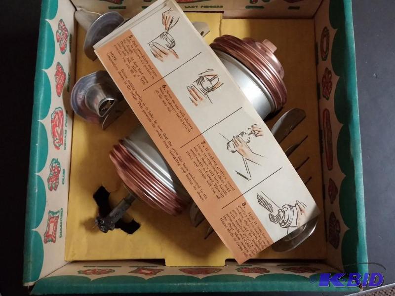 lot 22 image: Vintage cookie or cake decorator...