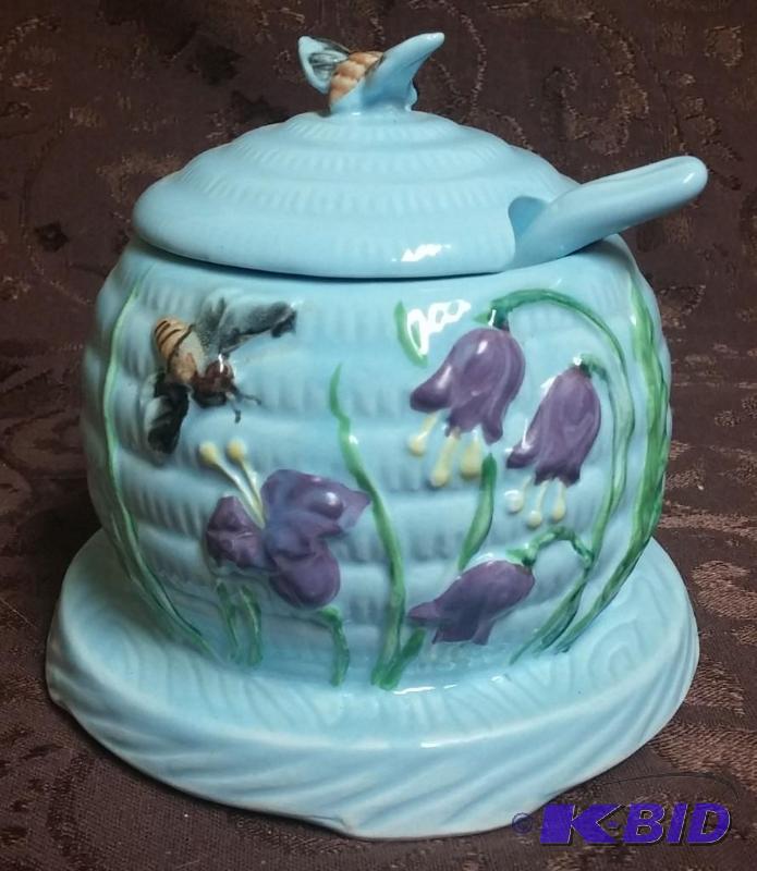 lot 25 image: Beautiful Honey Potgreat condition ...