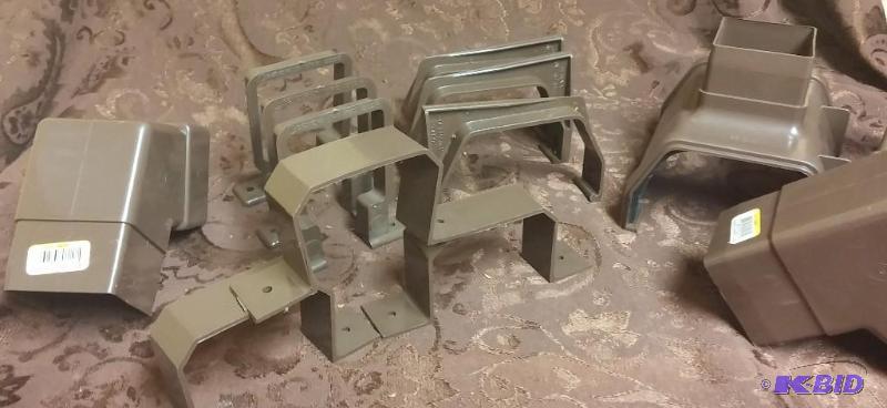 lot 32 image: Lot of brown rain gutter pieces...
