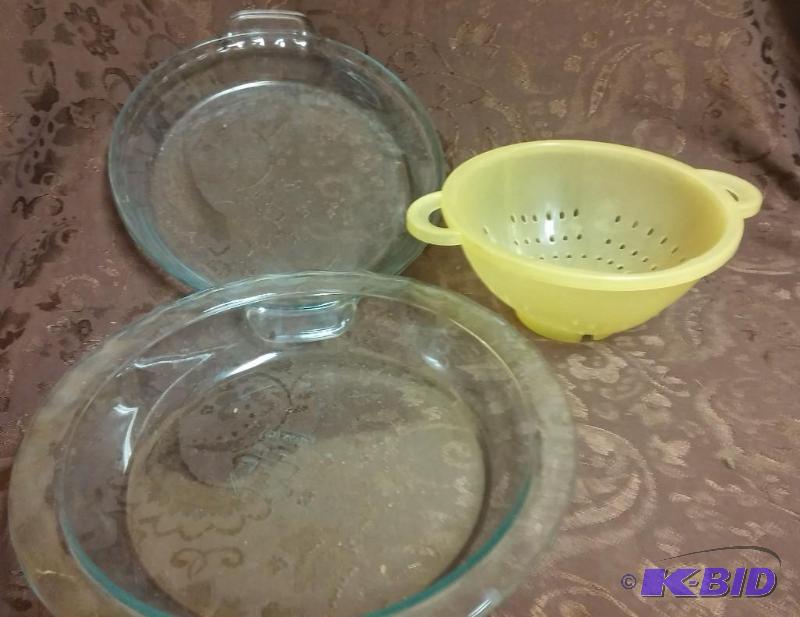 lot 47 image: Lot of Anchor Hocking Pie Plates an...
