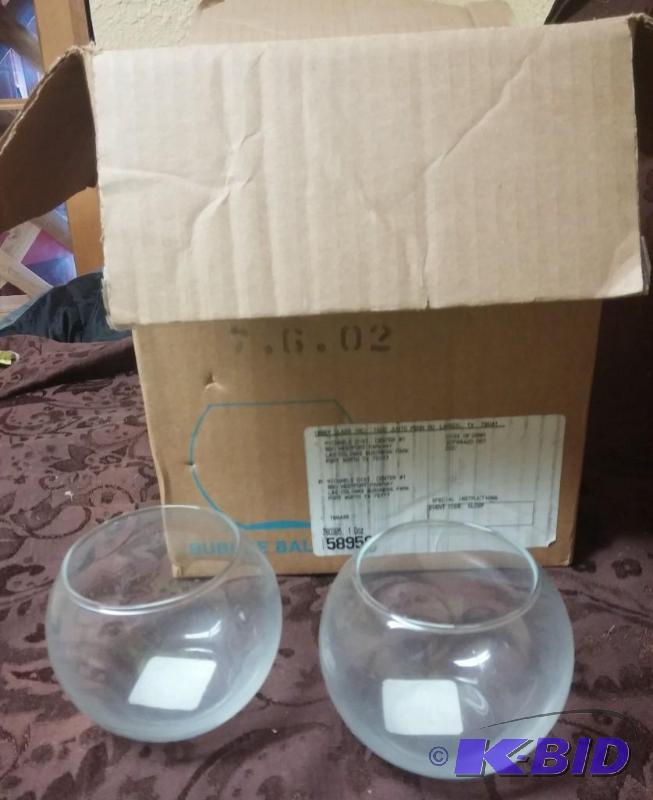 lot 61 image: Lot of 12 small bud vases, great fo...