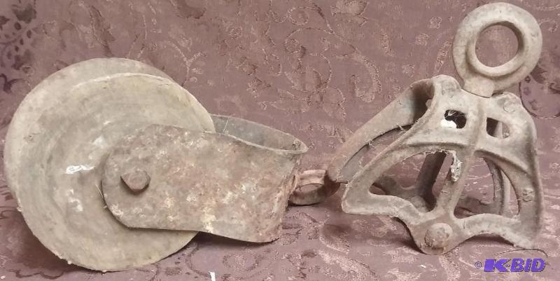 lot 72 image: Lot of 2 vintage Barn pulleys....