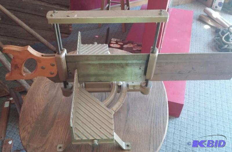 lot 82 image: Miter saw in excellent shape, heavy...
