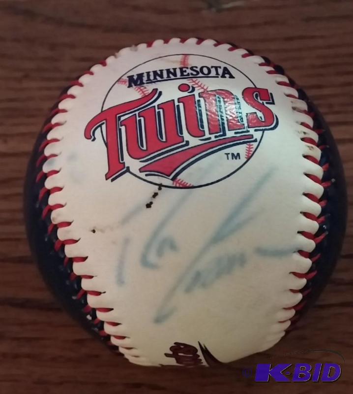 lot 9 image: Autographed Minnesota Twins basebal...