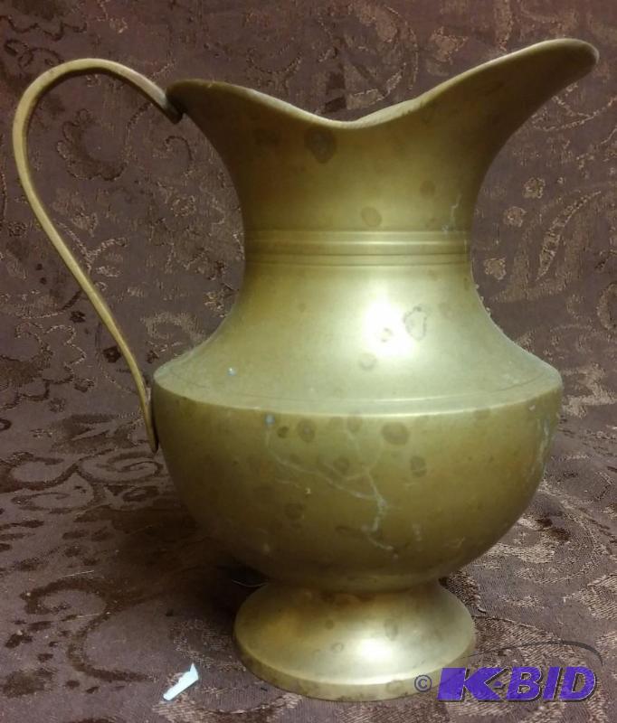 lot 91 image: Large brass pitchernice vintage sha...