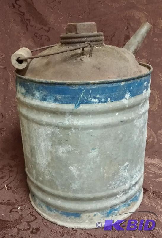 lot 95 image: Vintage oil can...