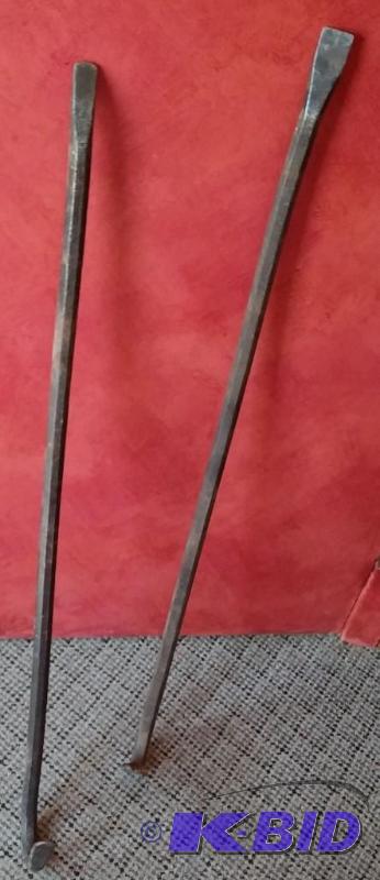 lot 99 image: Set of 2 long crew bars...