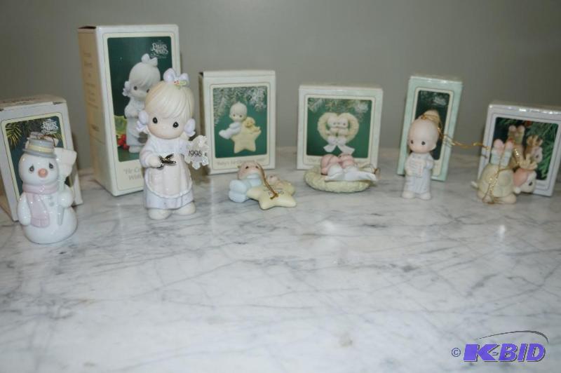 lot 109 image: Lot of 6 Christmas Precious Moments (5 Ornaments & 1 Figurine)