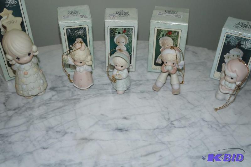 lot 112 image: Lot of 5 Christmas Precious Moments (4 Ornaments & 1 Bell)