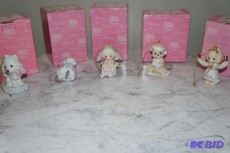 lot 114 image: Lot of 5 Christmas Precious Moments Ornaments