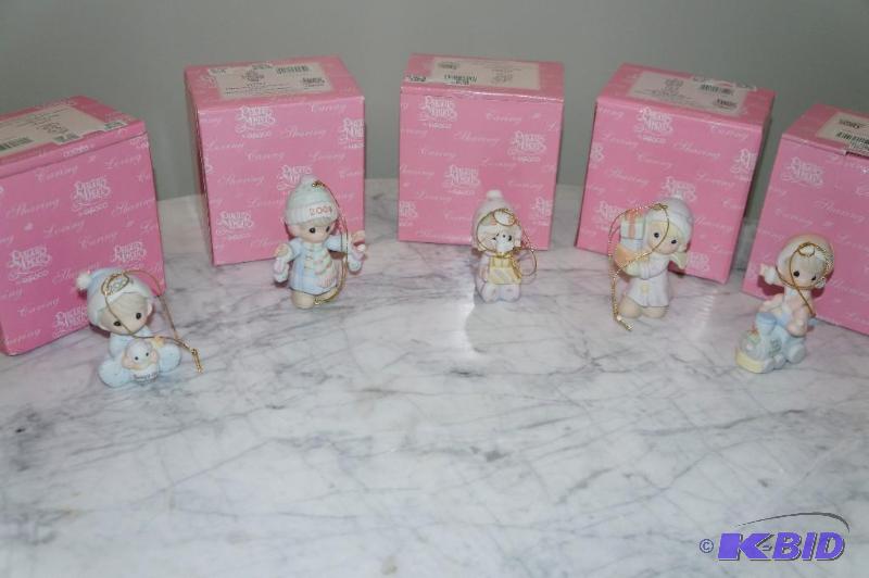 lot 115 image: Lot of 5 Christmas Precious Moments Ornaments
