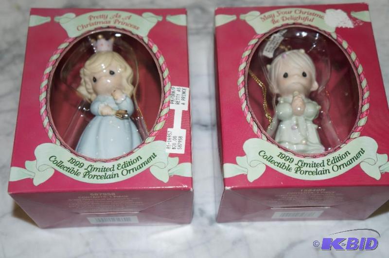 lot 117 image: Lot of 2 Christmas Precious Moments Ornaments